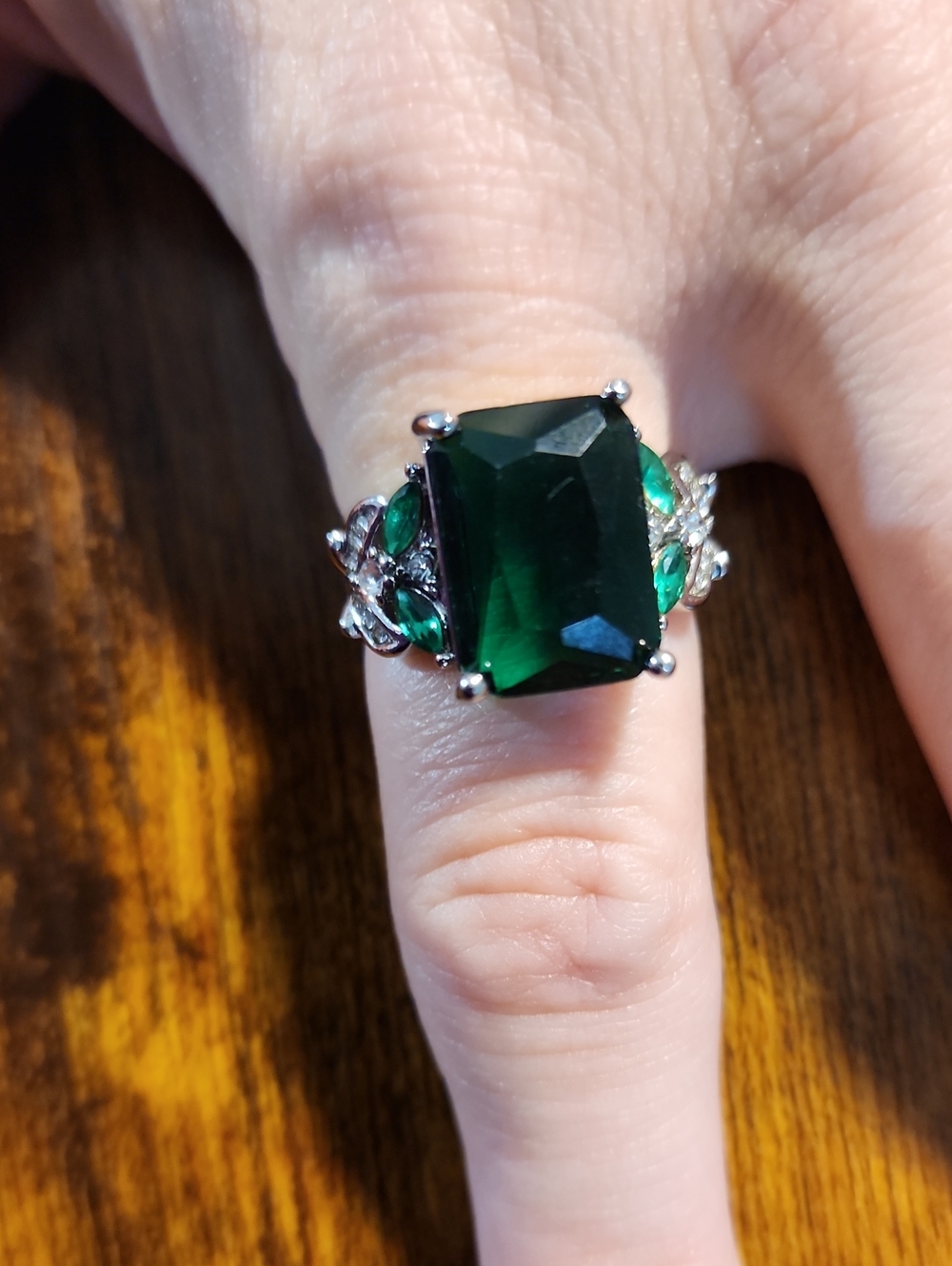 1Pc Luxury Women's Green Gemstone With Cubic Zirconia Rhinestones Fashion